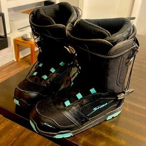 SIMS Snowboard Boots-women’s size 9-Great Condition! Black with blue lettering